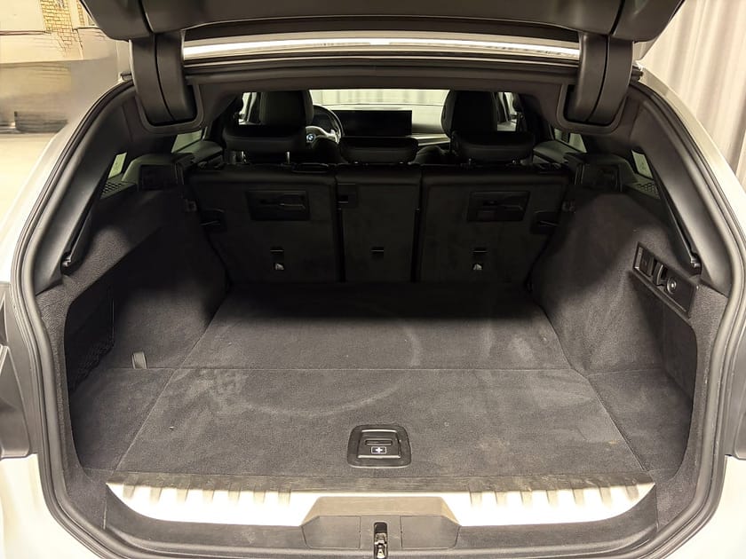 Bild 5 av BMW 330e Touring M Sport Inkl. Dragkrok Vinterhjul