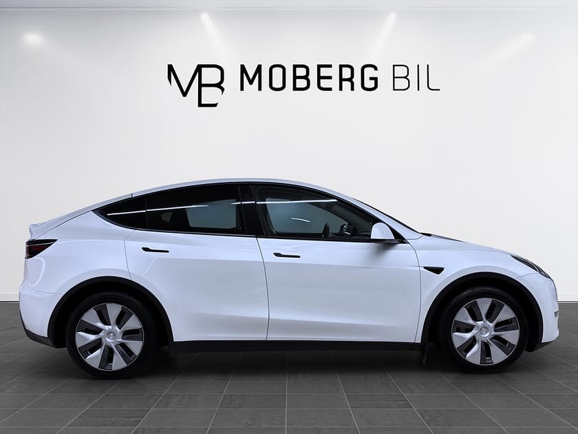 Bild 3 av Tesla Model Y Long Range AWD 514hk Helg på Moberg! Pano Läder Navi B-Kamera