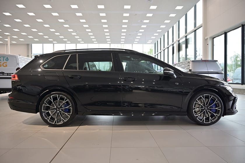Bild 5 av Volkswagen Golf Variant R Sportcombi 333 hk R-Performance