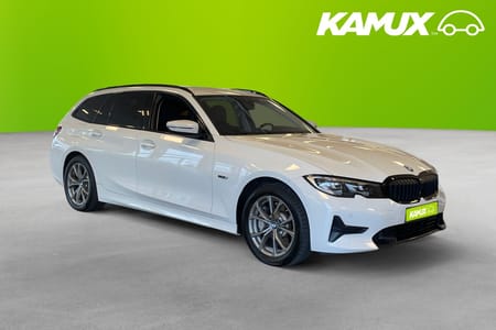 BMW 330e Touring Sport line 292hk CarPlay Navi PDC 3-Zon
