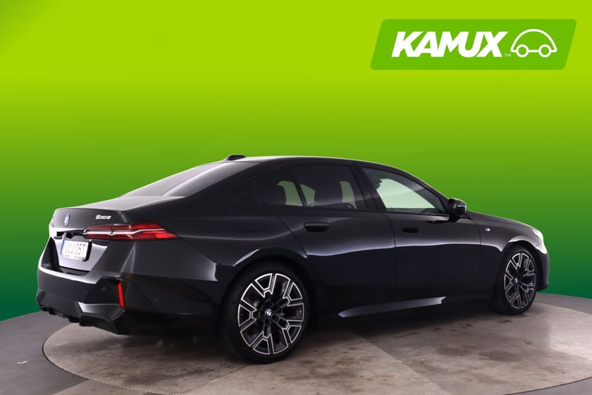Bild 2 av BMW 530e xDrive M Sport Business Innovation 360 Bowers Drag HuD Travelpkt Ambient