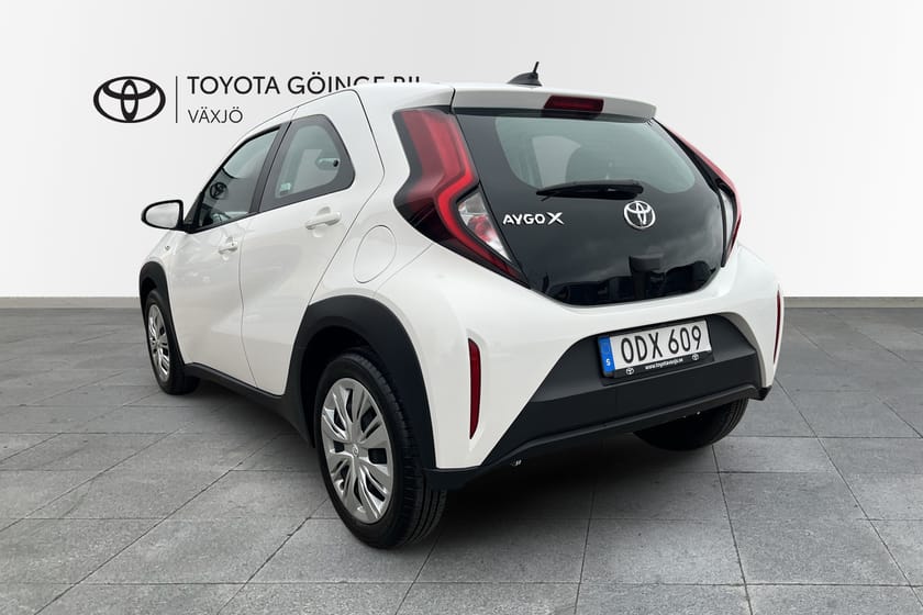 Bild 3 av Toyota Aygo X Play V-hjul Backkamera