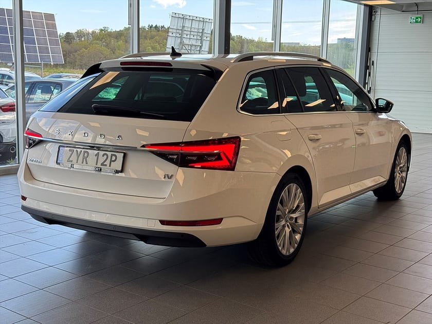 Bild 2 av Škoda Superb iV Kombi 1.4 TSI Drag Carplay Navi 218Hk