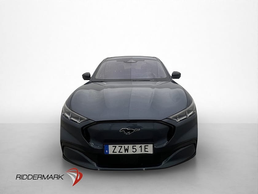 Bild 2 av Ford Mustang Mach-E Standard Range AWD 360° B&O Navi Skinn