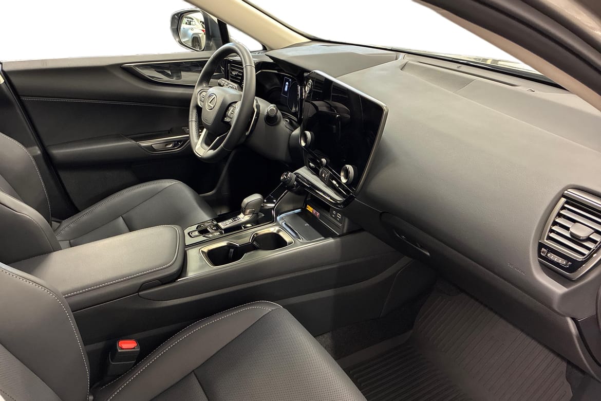 Lexus NX 450h+ E-CVT, 309hp, 2025