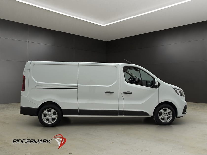 Bild 2 av Renault Trafic Skåpbil L2 Värmare LED Dragkrok CARPLAY B-Kamera Moms