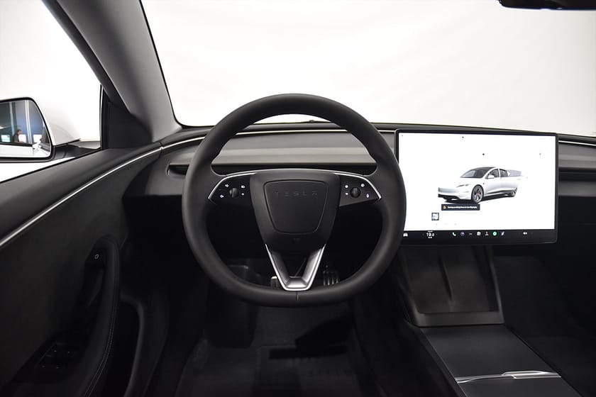 Bild 2 av Tesla Model 3 Performance MOMOS Rattv AdaptivF Pano Navi Skinn 627hk