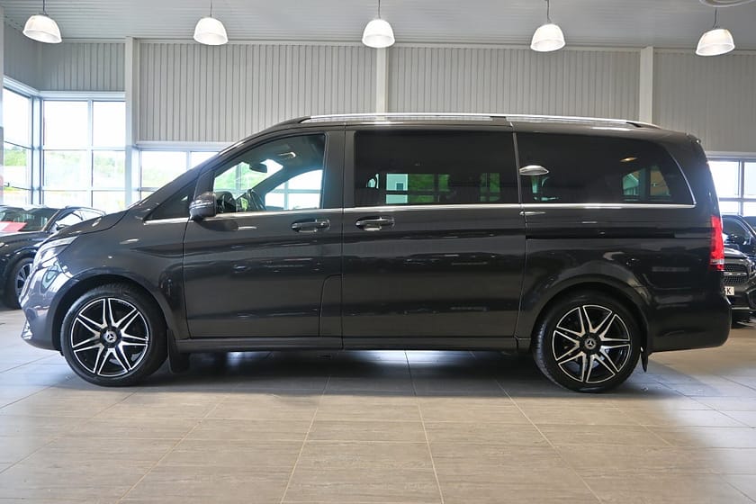 Bild 2 av Mercedes-Benz V 300d 4MATIC 3.2t Lång AMG Drag Värmare Läder