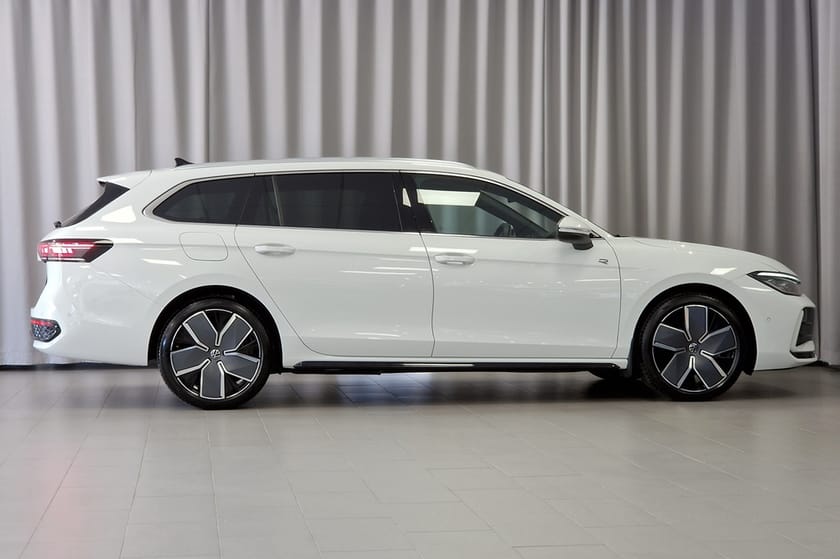 Bild 4 av Volkswagen Passat Variant eHybrid R-Line | Drag | Navi | P-klimat | Pano | Matrix