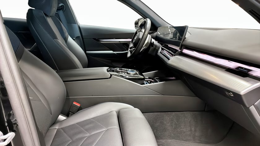 Bild 3 av BMW 530e xDrive Touring Drag Navi Kamera