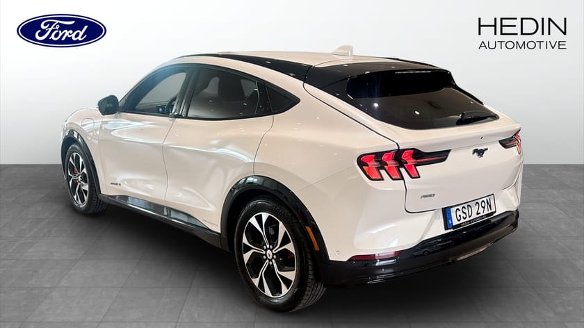 Bild 2 av Ford Mustang Mach-E Standard Range AWD Teknikpaket