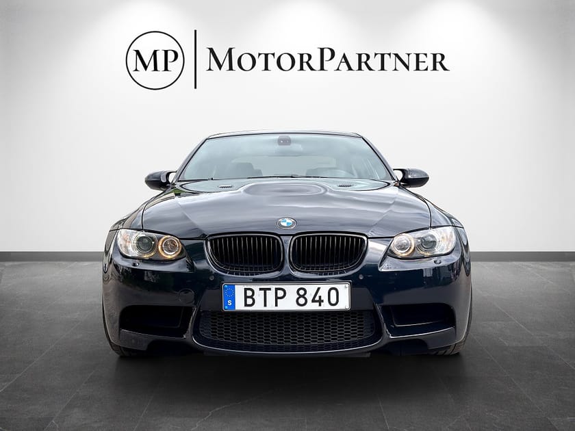 Bild 2 av BMW M3 Sedan E90 Manuell Svensksåld V8 420hk