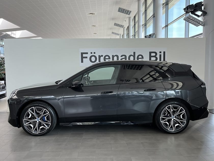 Bild 3 av BMW iX xDrive40 4,95 ränta Sportpaket Innovation 22" H/K Drag