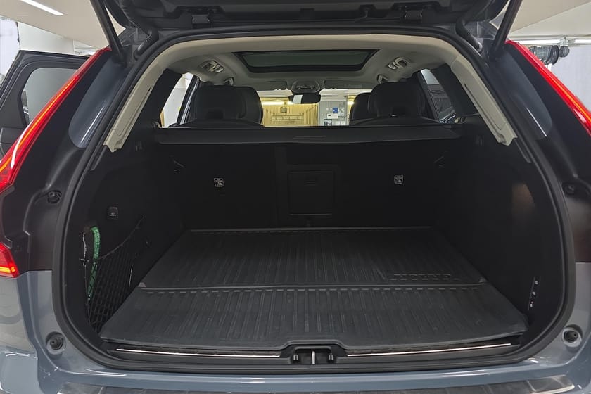 Bild 4 av Volvo XC60 Recharge T8 Ultimate Dark/22 tum/Luftfjädring/HarmanKardon