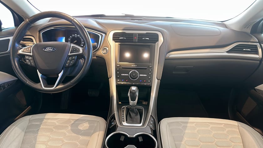 Bild 4 av Ford Mondeo Hybrid Vignale 187hk, Aut