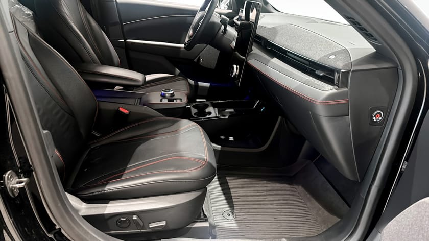 Bild 3 av Ford Mustang Mach-E Standard Range AWD TEKNIKPAKET