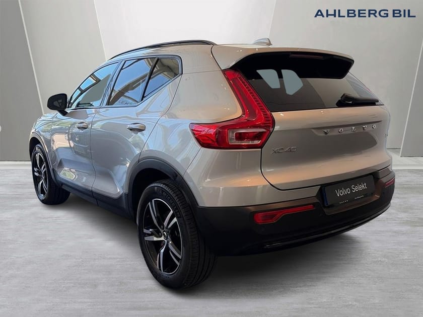 Bild 3 av Volvo XC40 B3 FWD Bensin Plus Dark. Backkamera, Navi, Adaptiv farthållare,  Programmerbar bränslevärm,  Rattvärme