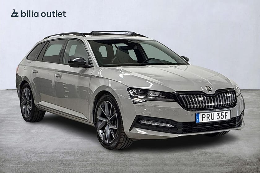 Bild 4 av Škoda Superb iV Kombi Skoda 1.4 TSI Sportline 218hk Cockpit Panorama Drag