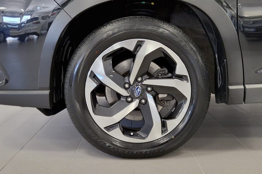Bild 3 av Subaru Forester e-Boxer XFuel AWD | Drag | Navi | Backkamera | El-stolar