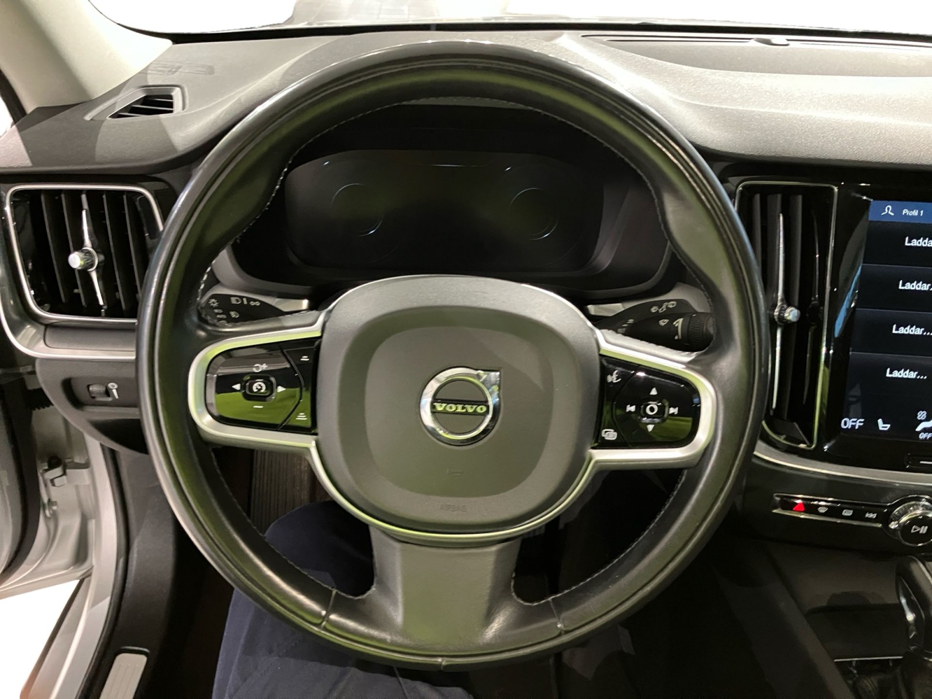 Volvo V60 D3 Momentum Advanced Edition 2020, bild 4/10