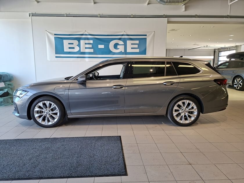 Bild 2 av Škoda Superb iV Kombi Selection 1,5 TSI 204HK Dragkrok LED-Matrix