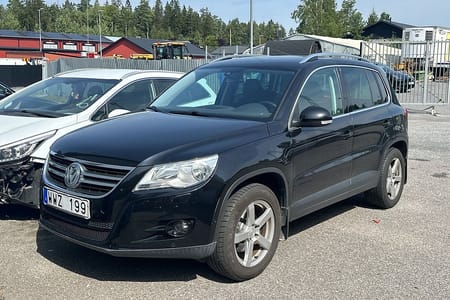 Volkswagen Tiguan 2.0 TDI 4M TipTronic Sport & Style 140hk drag+värmare