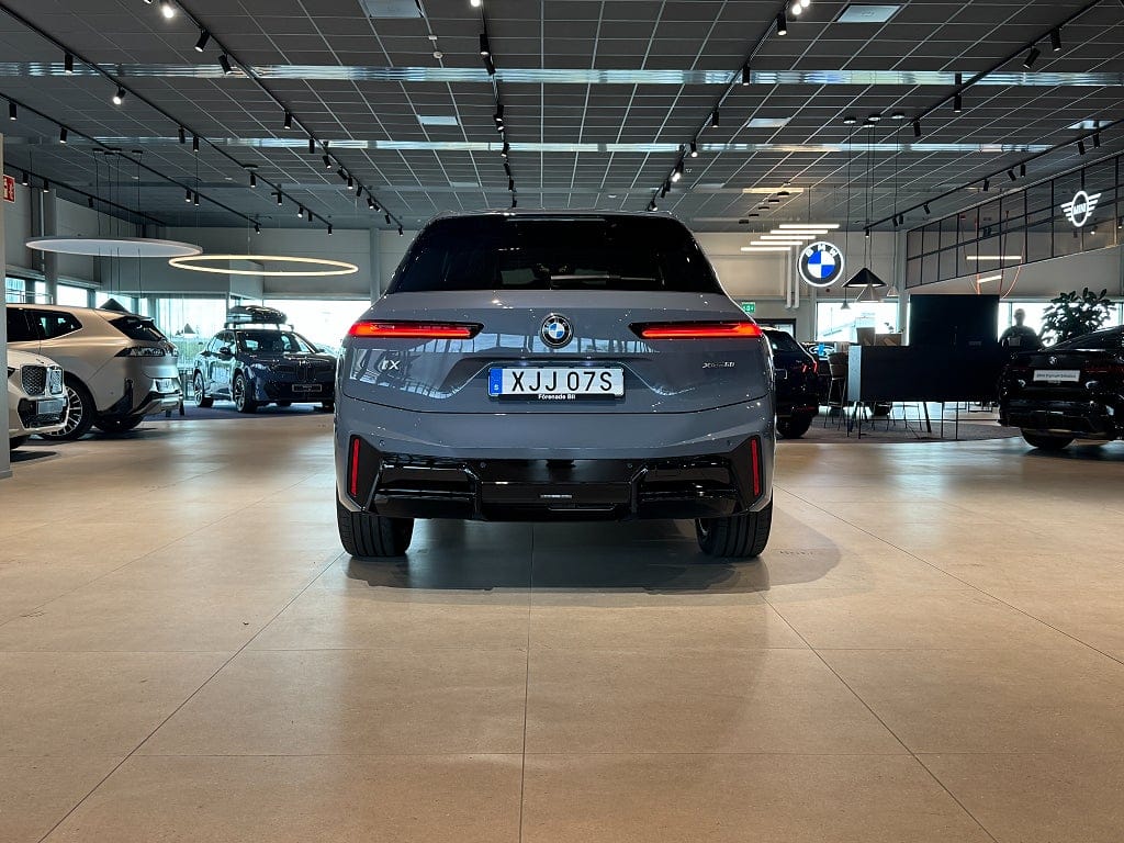 BMW iX xDrive60, 544hk, 2026