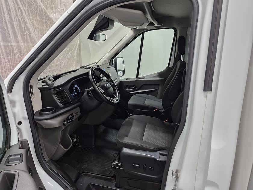 Bild 2 av Ford Transit 350 Chassi Cab PÅBYGGT SKÅP MED LIFT OCH KYLA TDCI 130HK Aut