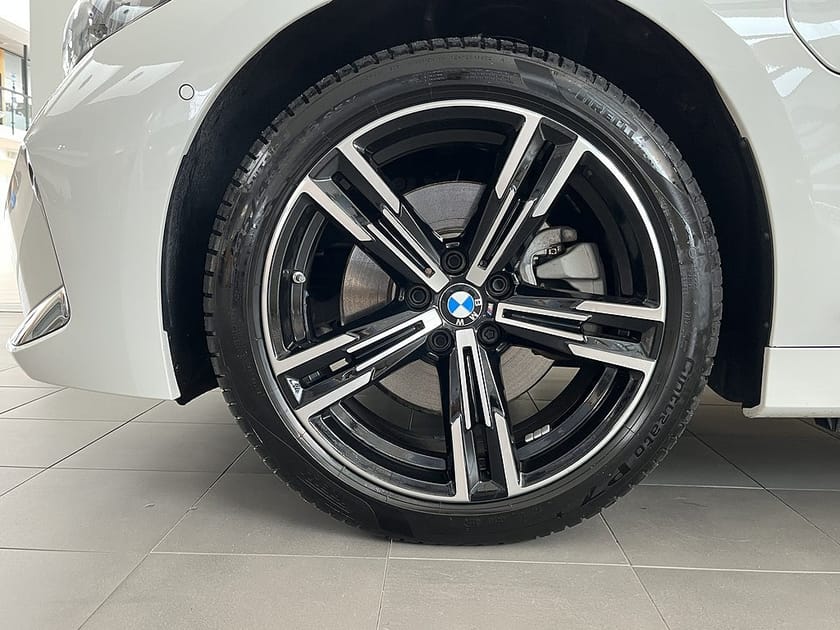 Bild 4 av BMW 330e xDrive Sedan