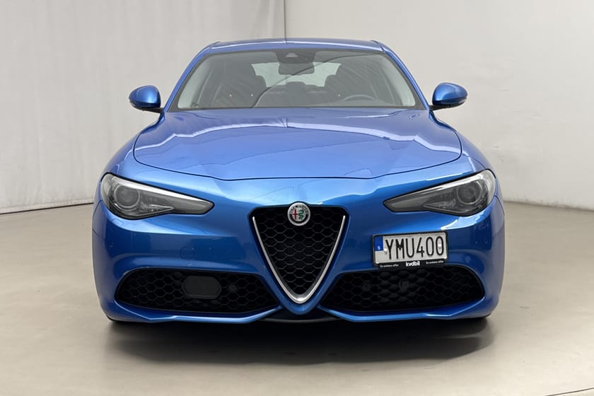 Bild 5 av Alfa Romeo Giulia 2.0 AWD (280hk) Veloce GPS Backkamera