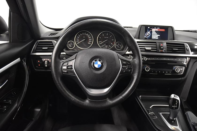 Bild 2 av BMW 320d xDrive Touring Sport Line P-sensorer Rattv Nybes Dragkrok