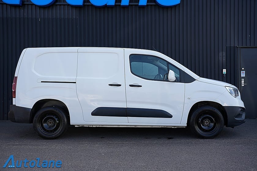Bild 3 av Opel Combo Cargo XL 1.5 BlueHDi 100 CarPlay,Väramre,Drag,3-Sits