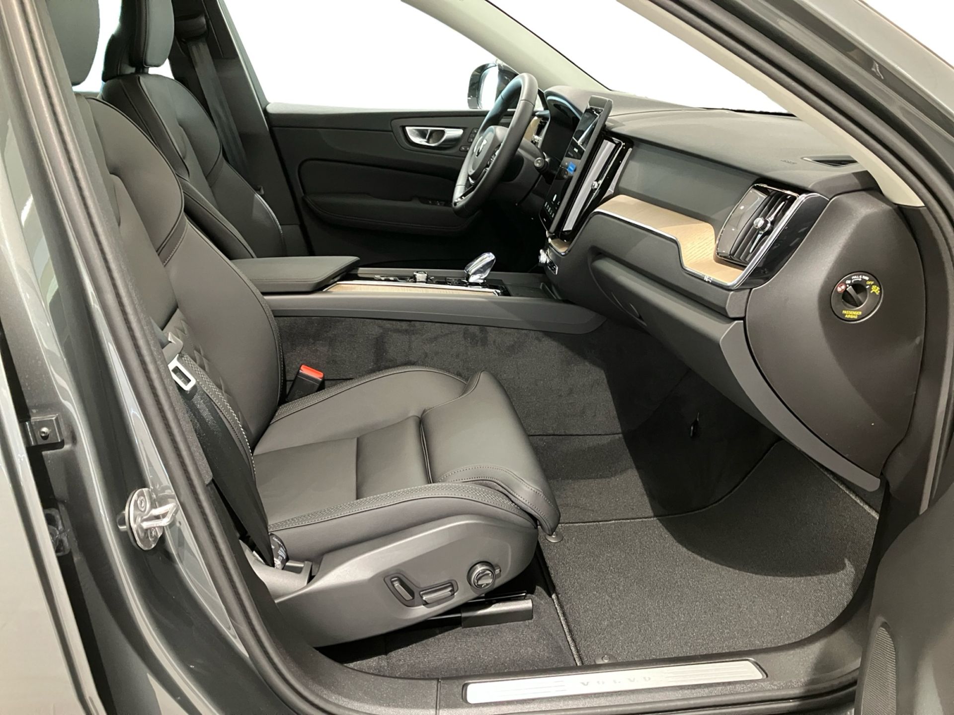 Volvo XC60 T6 Plug-In Hybrid AWD 2027, bild 4/10