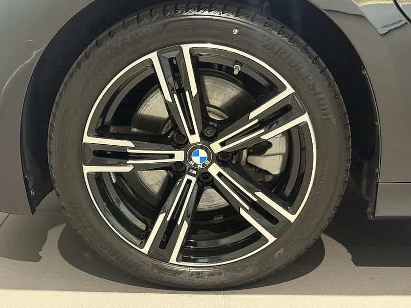 Bild 5 av BMW 330e Sedan M Sport HiFi Adpt Farth Park Assist Svankstöd 18"