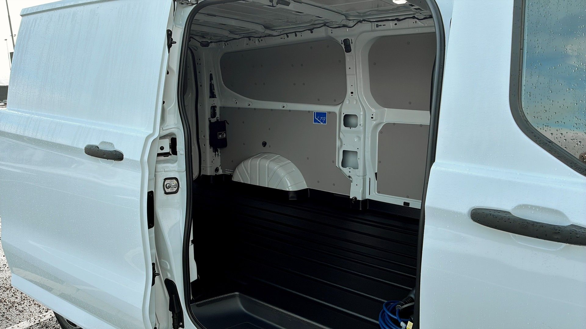Ford Transit Custom 320 Plug-in Hybrid 2026, bild 5/18