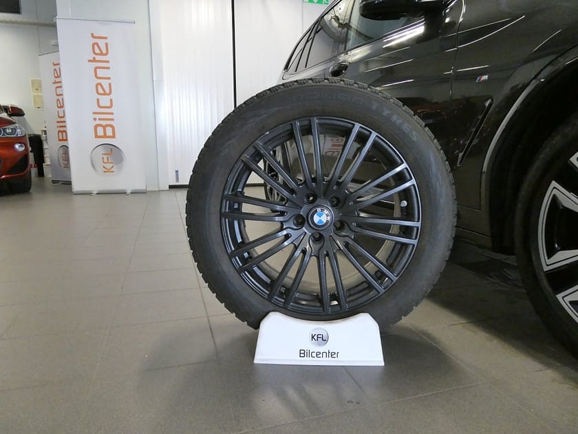 Bild 2 av BMW iX3 M Sport Kamera-Navi-Värmare-Panorama-SoV
