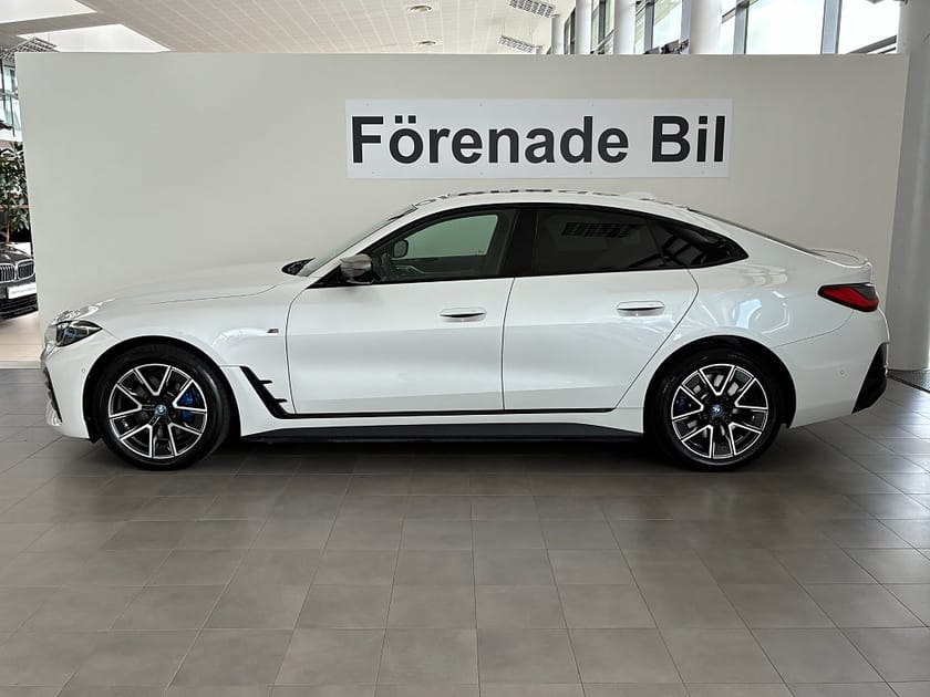 Bild 3 av BMW i4 M50 xDrive Gran Coupé M Sport HiFi Drag Taklucka Comfort Access