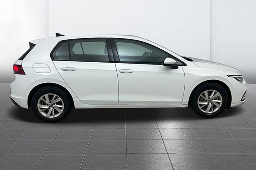Bild 4 av Volkswagen Golf 1.0 eTSI Aut Cockpit Kamera AdaptivFH LED 110hk