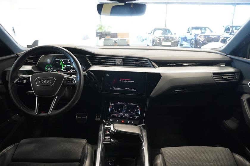 Bild 5 av Audi Q8 50 e-tron quattro S-Line Navi Drag Backkamera Elstol Leasebar