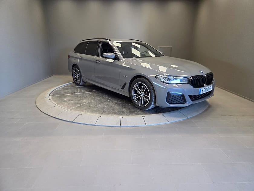 Bild 1 av BMW 530e xDrive Touring M Sportpaket Dragkrok Komfortstol med minne Laserlysen