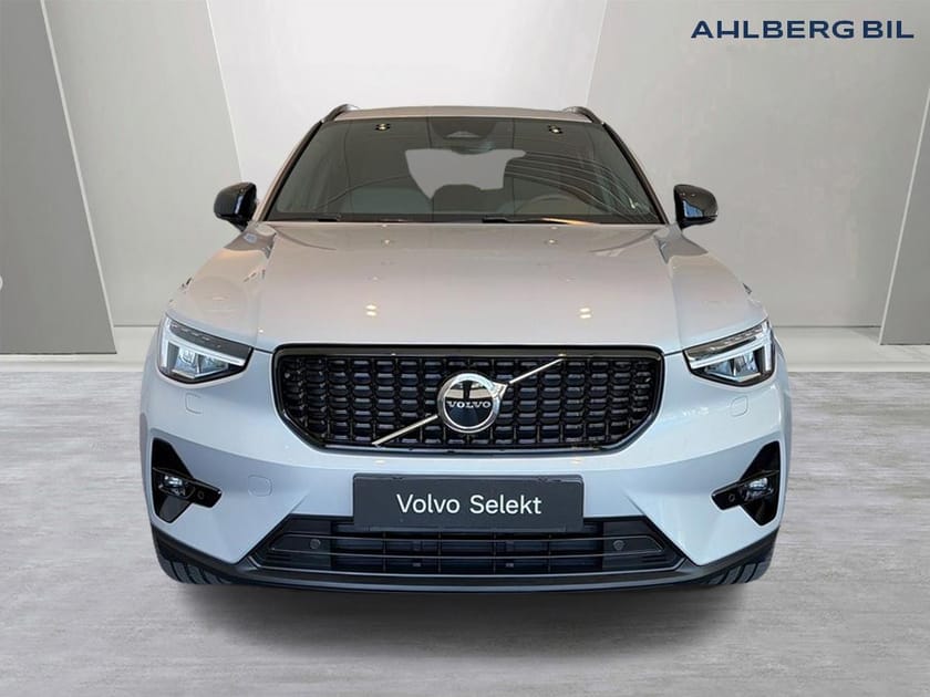 Bild 5 av Volvo XC40 B3 FWD Bensin Plus Dark. Backkamera, Navi, Adaptiv farthållare,  Programmerbar bränslevärm,  Rattvärme