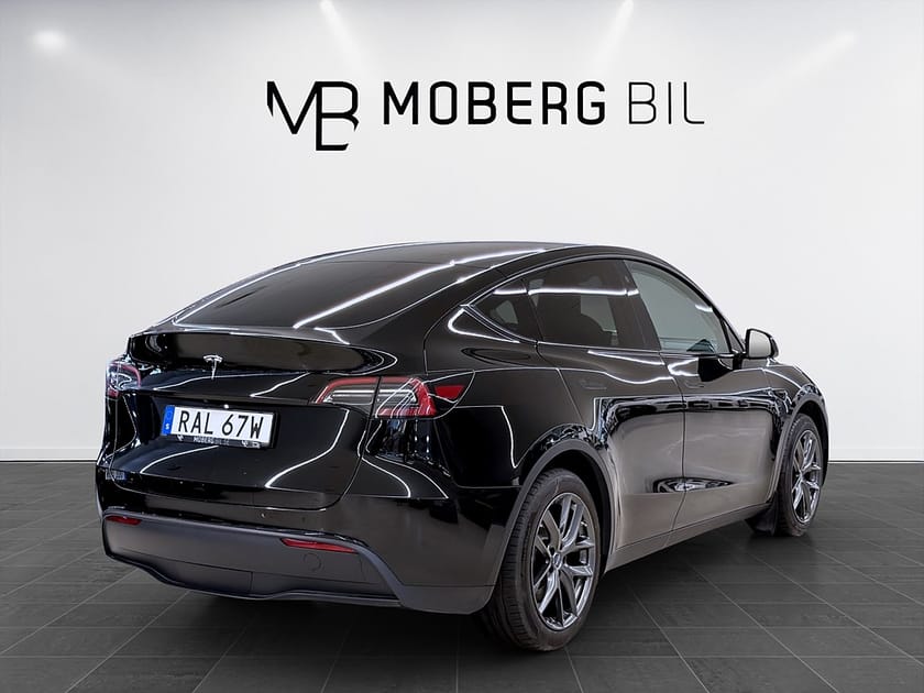 Bild 5 av Tesla Model Y Standard Range RWD 299hk Pano Drag B-Kamera