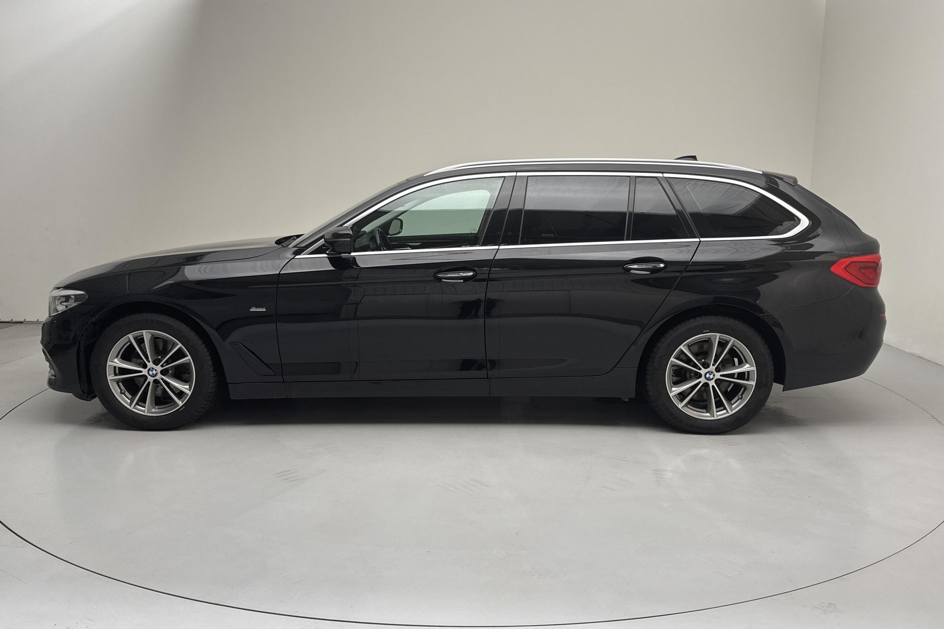 BMW 520 d Touring 2018, kuva 2/10
