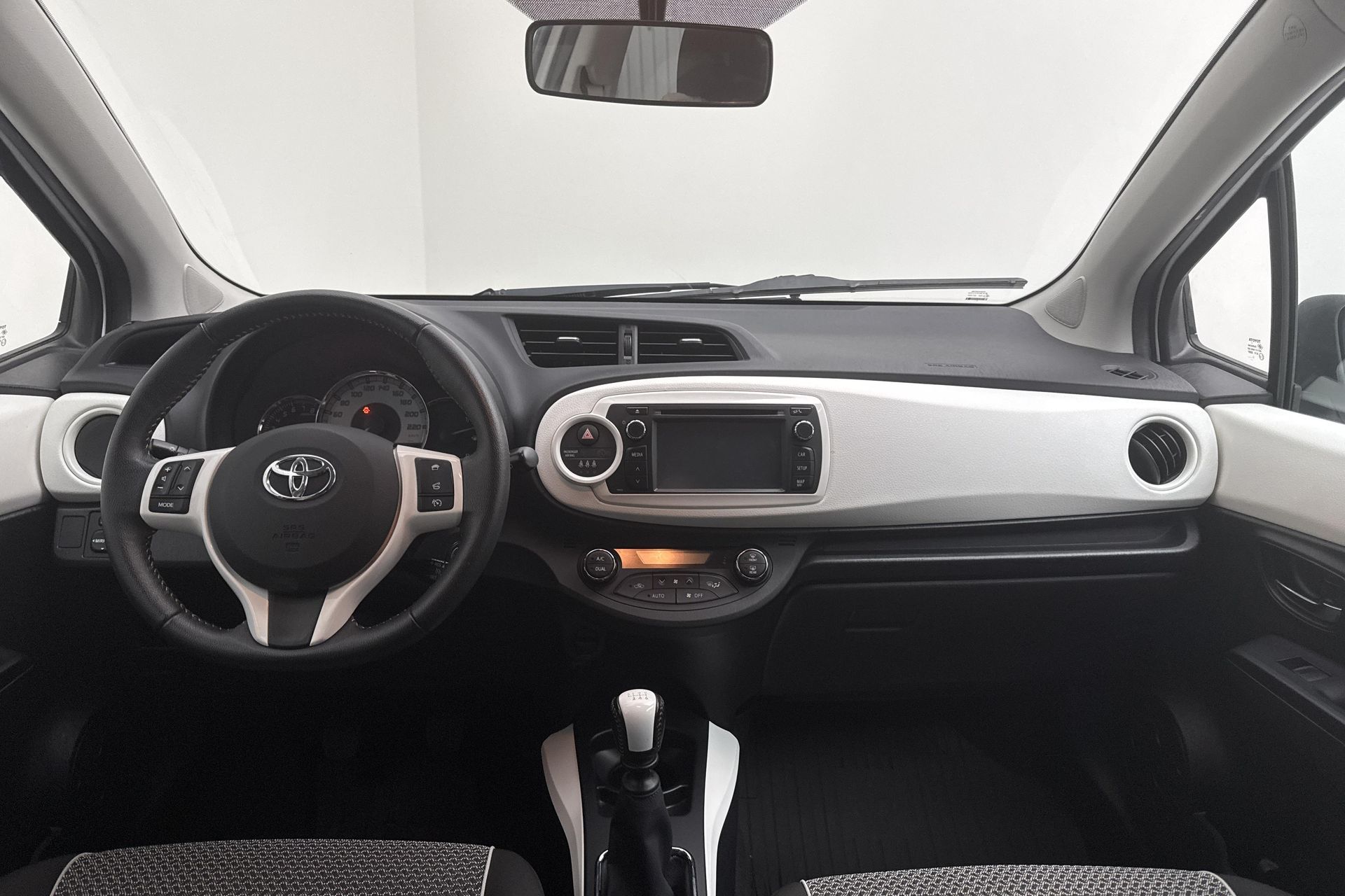 Toyota Yaris 1.33 Dual VVT-i 2013, bild 7/10