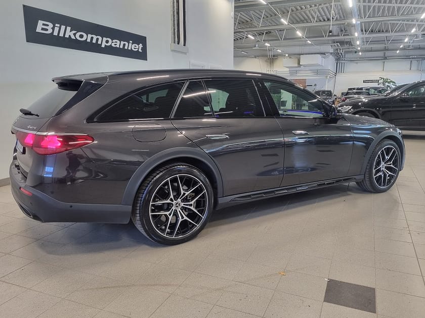 Bild 3 av Mercedes-Benz E 300 de 4MATIC All-Terrain Premium, Head-up, Superscreen