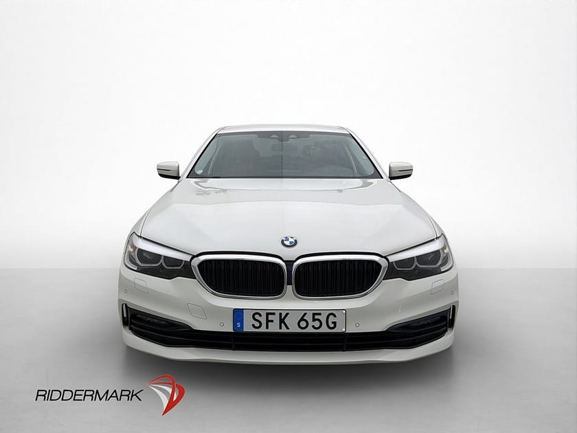 Bild 2 av BMW 530e iPerformance Sedan Drag Skinn Ambient Navi Kamera P-Sens