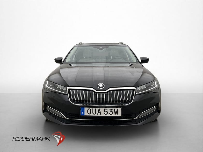 Bild 2 av Škoda Superb iV Kombi Skoda L&K Värm Pano Canton Cockpit Drag Kamera