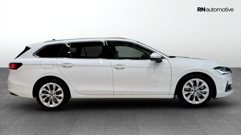 Bild 5 av Škoda Superb iV Kombi | P-Värmare | Navi | Dragkrok | Rattvärme