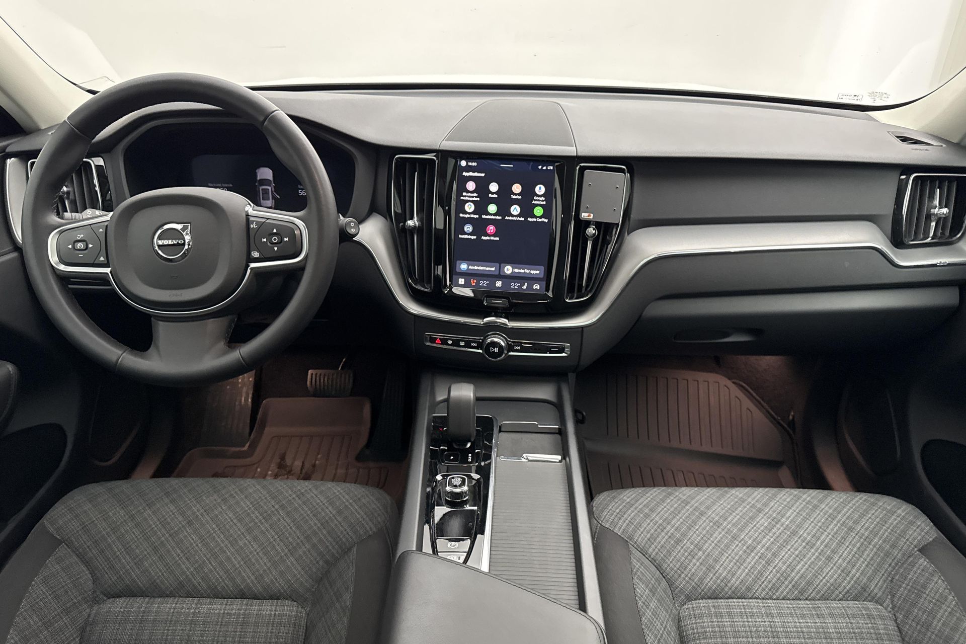 Volvo XC60 Recharge T6 AWD 2024, photo 7/10