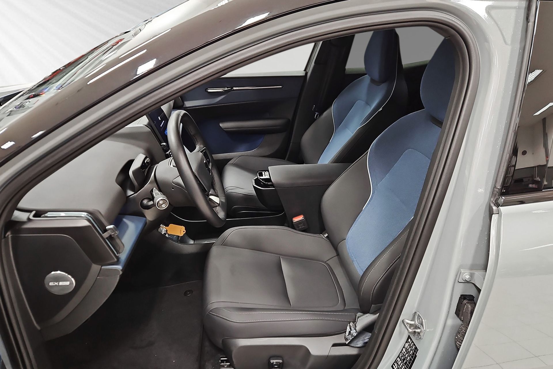 Volvo EX30 2025, bild 7/10